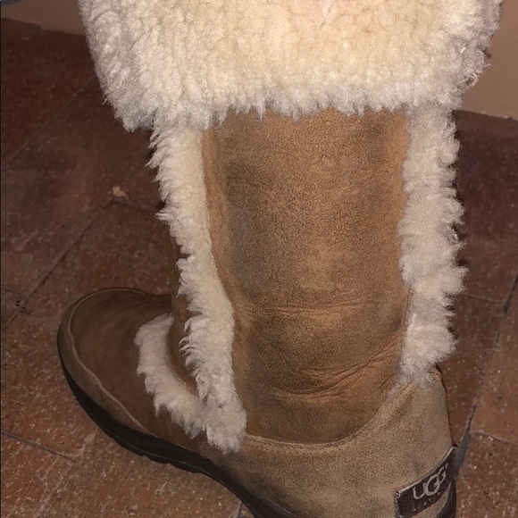 Sheepskin trimmed UGG boot with fur lining - Picture 5 of 7